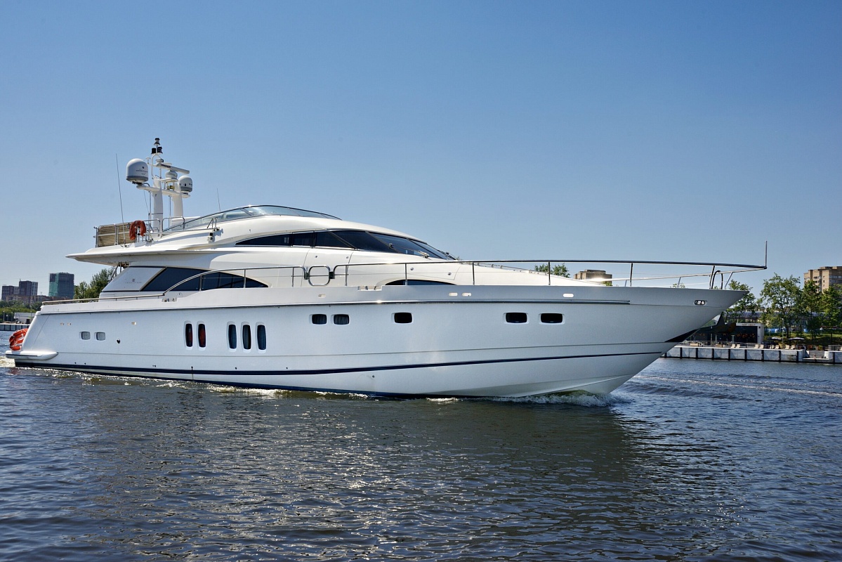 Аренда моторной яхты Fairline Squadron 74 в Москве